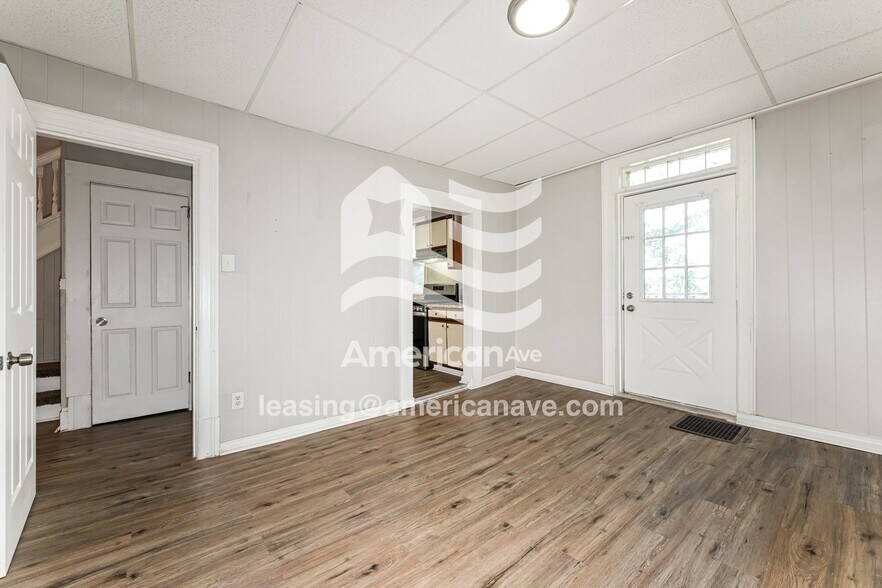 Building Photo - 211 Moore Ave