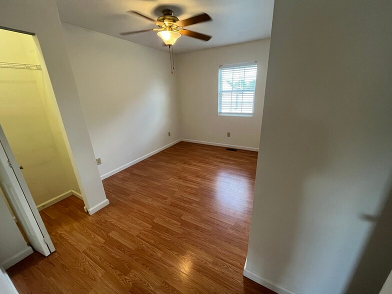 Building Photo - 9 - 13 E Verity St.