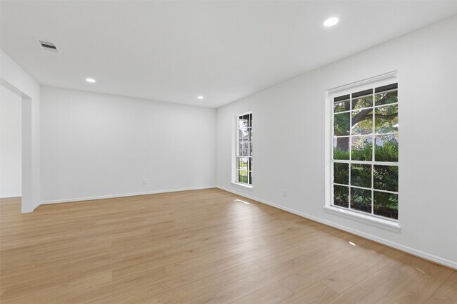 Building Photo - 3930 Cypress Hill Dr