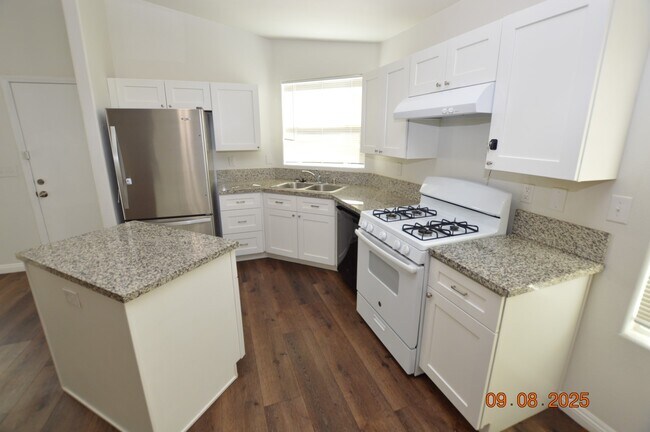 Building Photo - 8225 Mt Brodie Cir