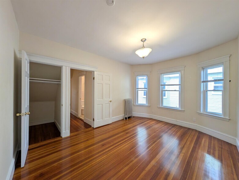 Building Photo - 179 College Ave