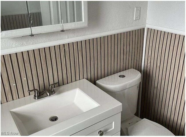 Building Photo - 3594 E 153rd St