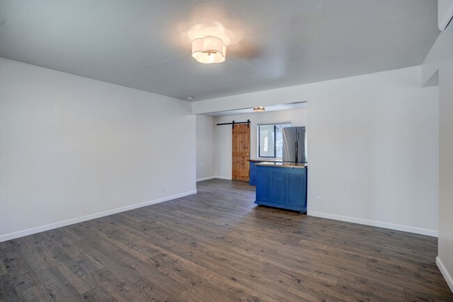 Building Photo - Freshly remodeled 3 bedroom, 2 bathroom ho...