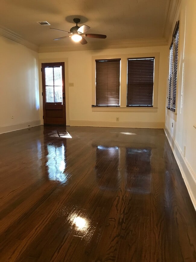Building Photo - 3 Bedroom 2 bath home