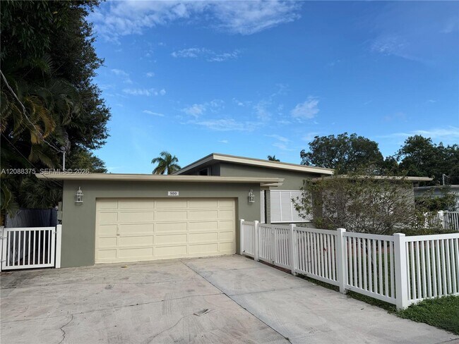 Building Photo - 800 SW 8th Terrace
