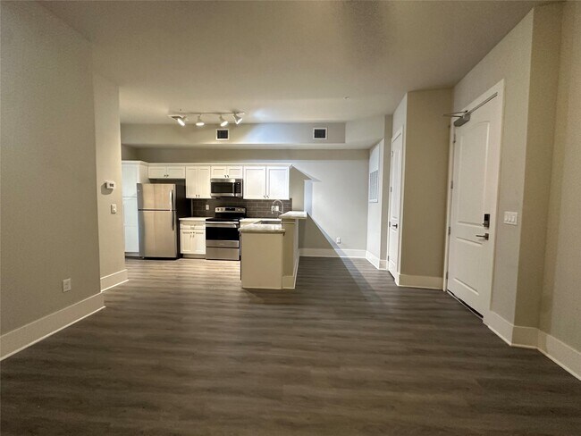 Building Photo - 2727 Houston Ave