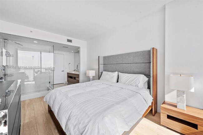 Building Photo - 460 NE 28th St