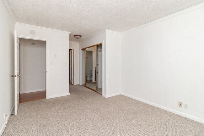 Building Photo - 6199 Canterbury Dr