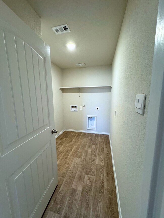 Building Photo - 4 BR + OFFICE / 3 BA in Seguin - 2042 SF One-Story Home - Arroyo Ranch!