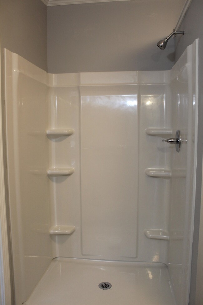 Building Photo - 6 Laura Ln