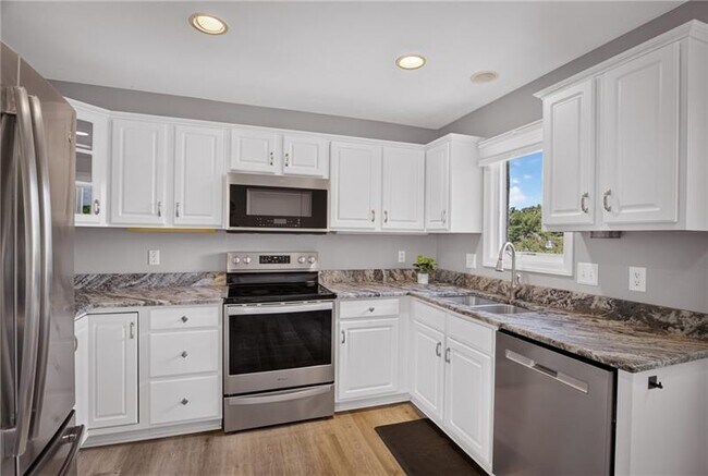 Building Photo - 9704 Sundance Dr