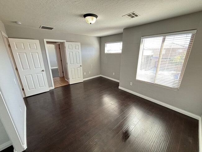 Building Photo - Gorgeous 3Bed/2.5Bath, 2-Story Home located in the Aliante Area- $500 Off Move In Fees