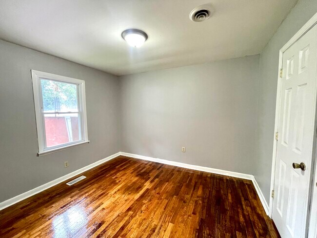 Building Photo - 114 Pardue Ln