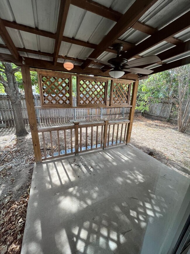 Building Photo - Cozy 3 bed in the Heart of East Austin