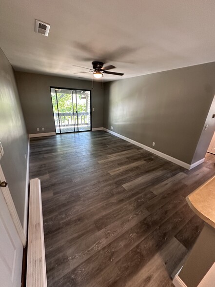 Living Room - 1609 Summergate Pkwy