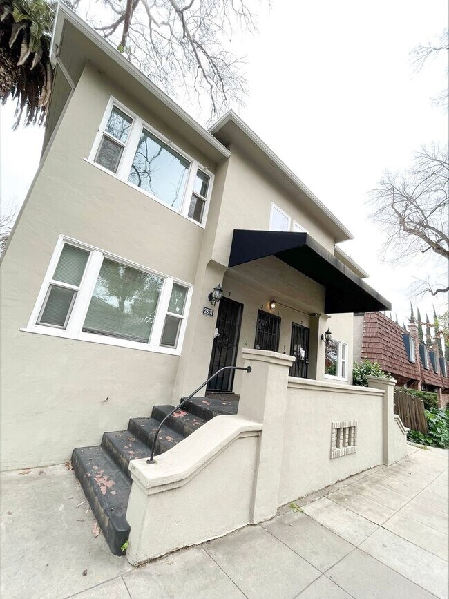 Building Photo - 2801 H St
