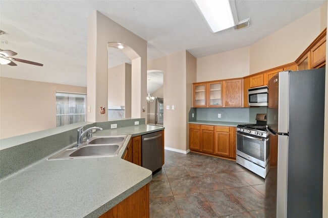 Building Photo - 22911 Sebastian Dr