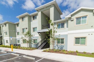 Building Photo - 8247 Tanager Sq