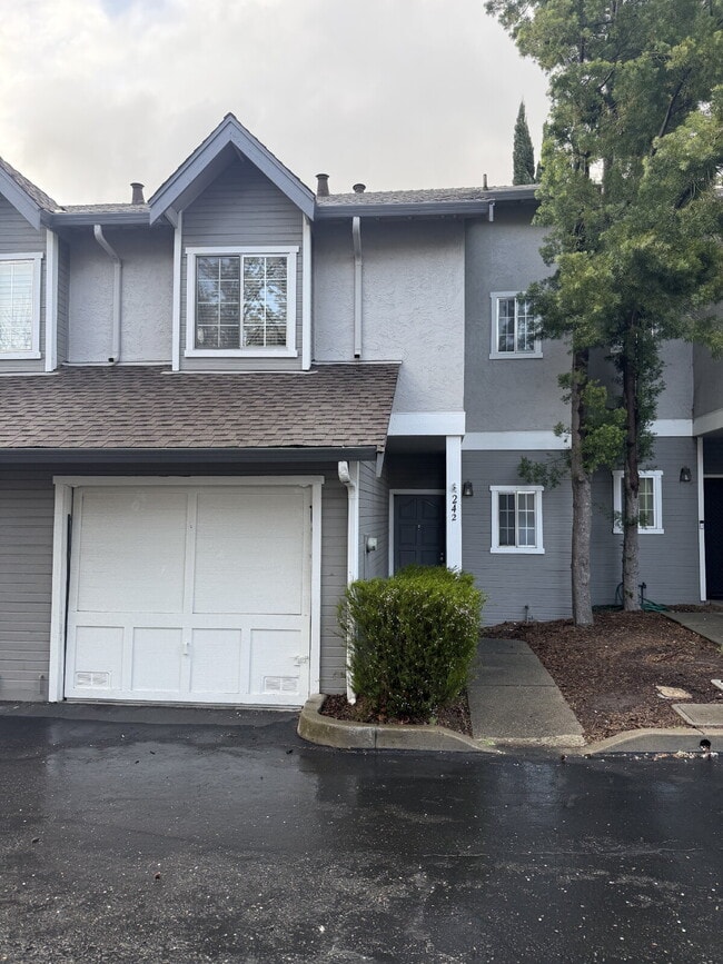 Building Photo - Charming 2-Bedroom, 2.5-Bath Home Just a Short Walk to Downtown Pleasanton