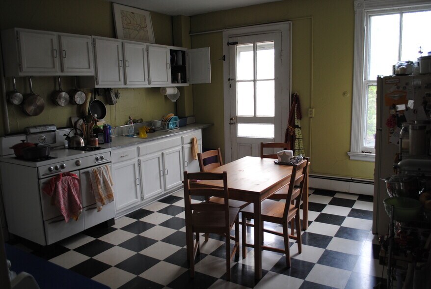 Building Photo - 204 Wooster St