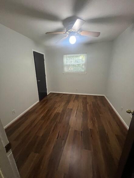 Building Photo - 860 Monroe Dr NE