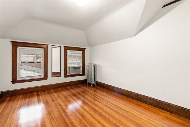 Building Photo - 133 Willow St