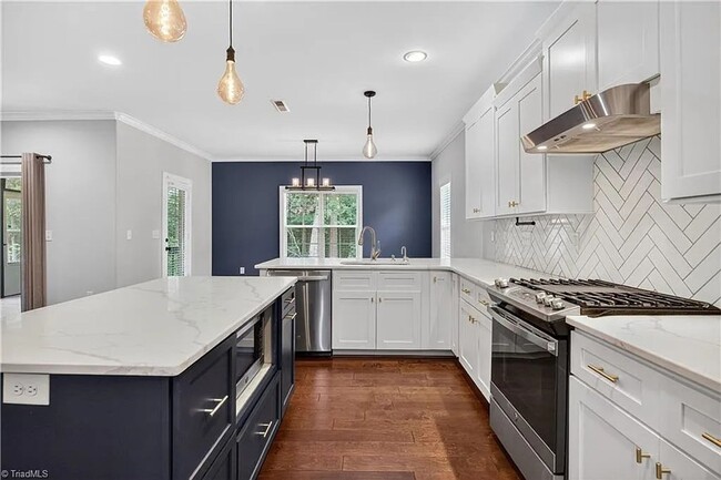 Building Photo - ****** $200 OFF FIRST FULL MONTH OF RENT!! ******