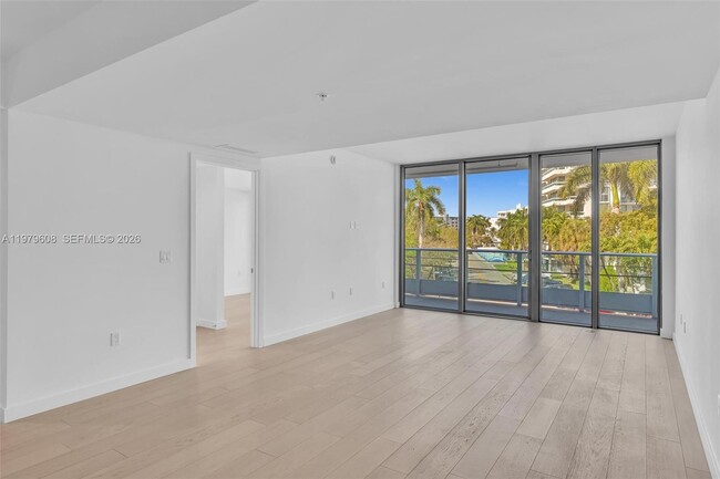 Building Photo - 9201 E Bay Harbor Dr