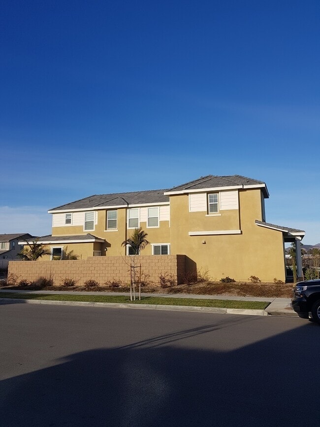 Building Photo - Riverpark 3+3 Single Family Home $4200