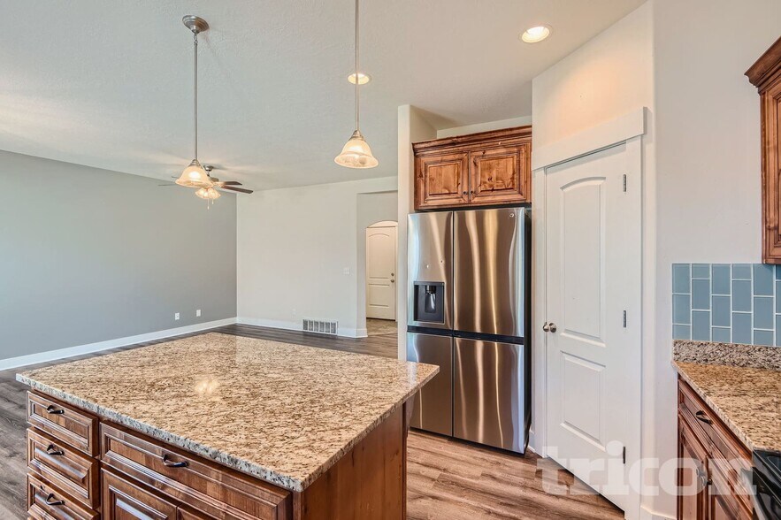 Building Photo - 787 Shavey Ln