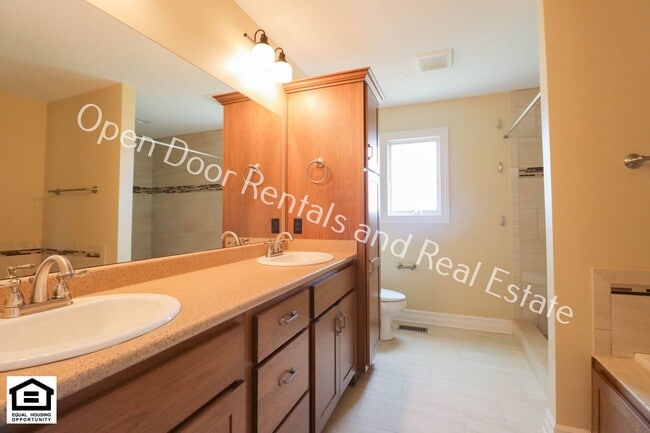 Building Photo - Coming soon! 50% off first months rent** W...