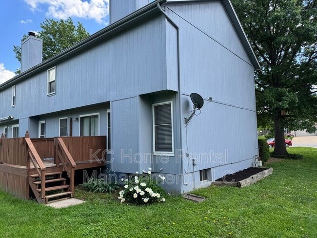 Building Photo - 1384 N Ridge Pkwy