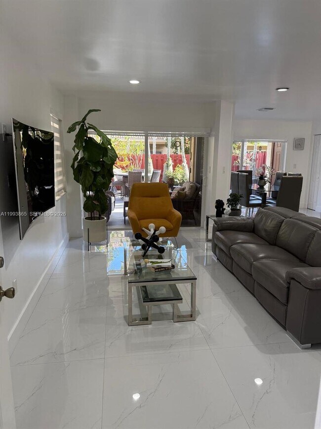 Building Photo - 16418 SW 72nd Terrace