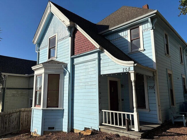 Building Photo - 708 York St