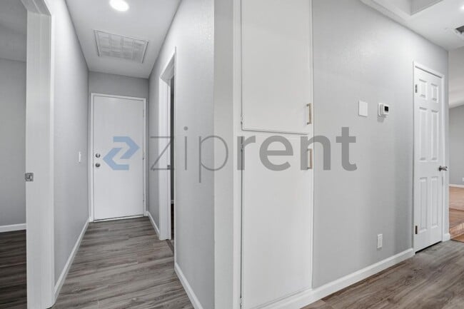 Building Photo - 44119 Kirkland Ave