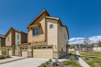 Building Photo - Modern 3BR Townhome | 2-Car Garage | Pool, Gym & Light Rail Access