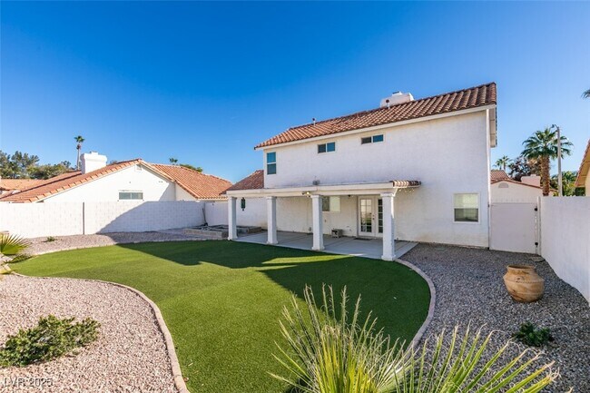 Building Photo - 225 Comanche Pl