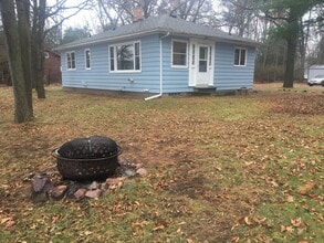 Building Photo - Beautiful 3 Bedroom Water Front Home with Dock