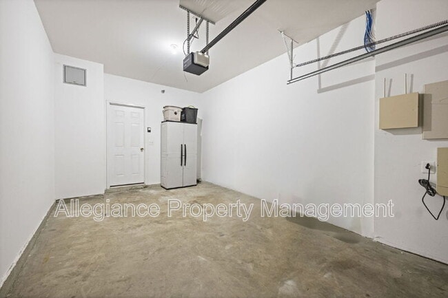 Building Photo - 15555 John Diskin Cir