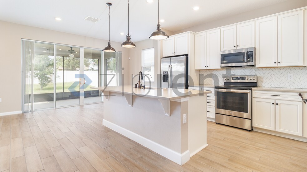 Building Photo - 1709 Hilltop Dr