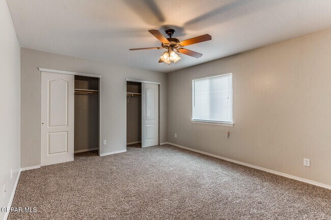 Building Photo - 814 Desert Silver Dr