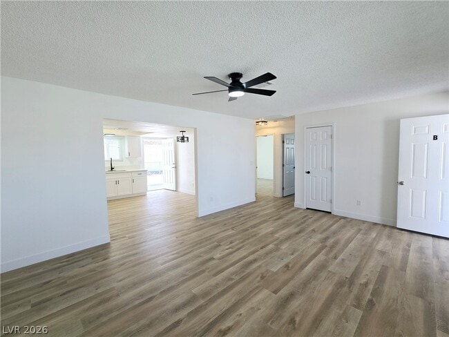 Building Photo - 1083 E Calvada Blvd
