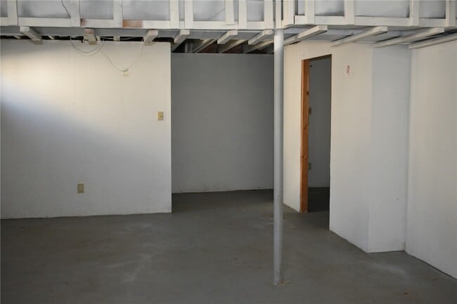 Building Photo - 16407 Westglen Farms Dr