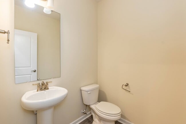 Building Photo - Three Bedroom Home