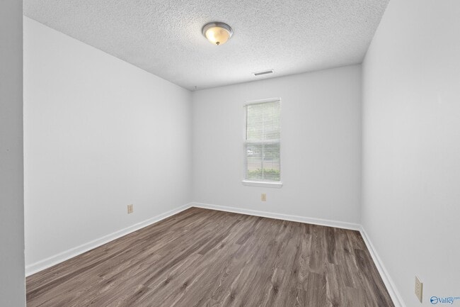 Building Photo - 113 Fernwood Cir