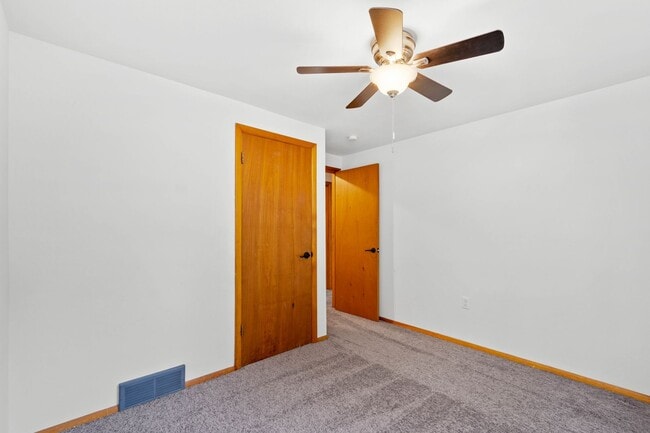 Building Photo - AVAILABLE AUGUST 1ST!! DON'T MISS TIS GORGEOUS 3 BEDROOM IN PENN HILLS!