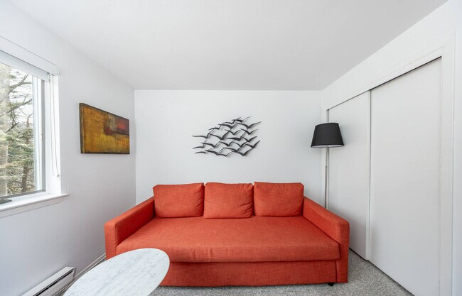 Building Photo - 13 Sycamore Dr