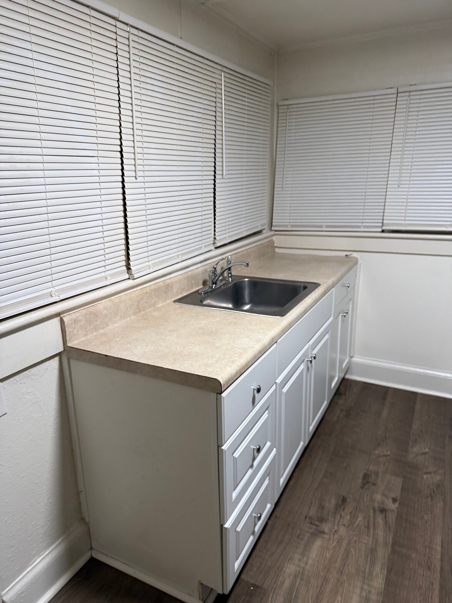 Building Photo - 821 Mt Vernon Ave