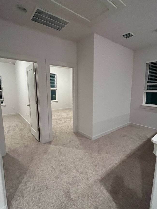 Building Photo - 1531 N Red Bud Ln