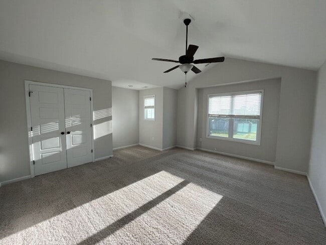 Building Photo - Perfect Paramount Point Property!